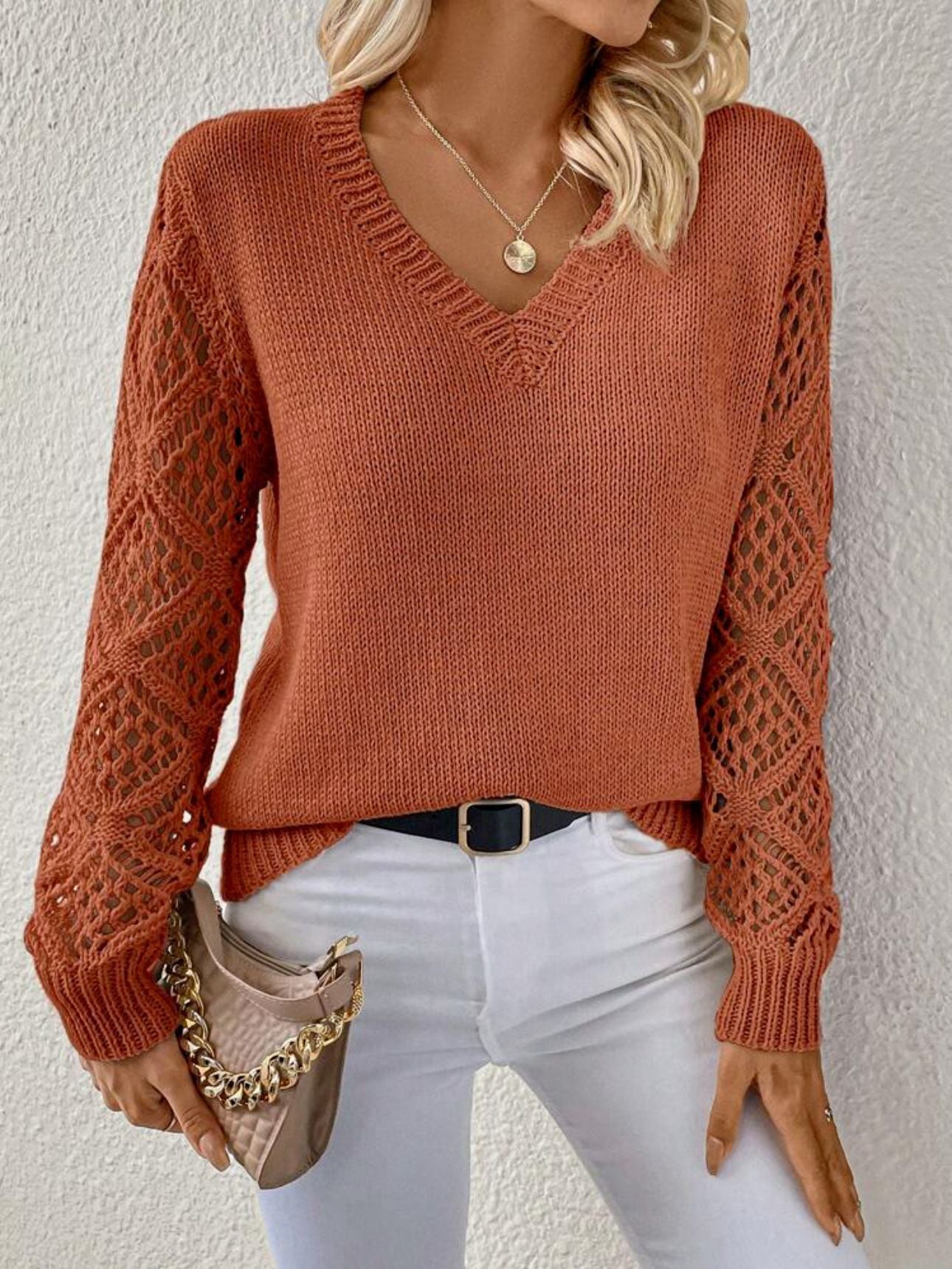 Amira - Soft V-neck Sweater