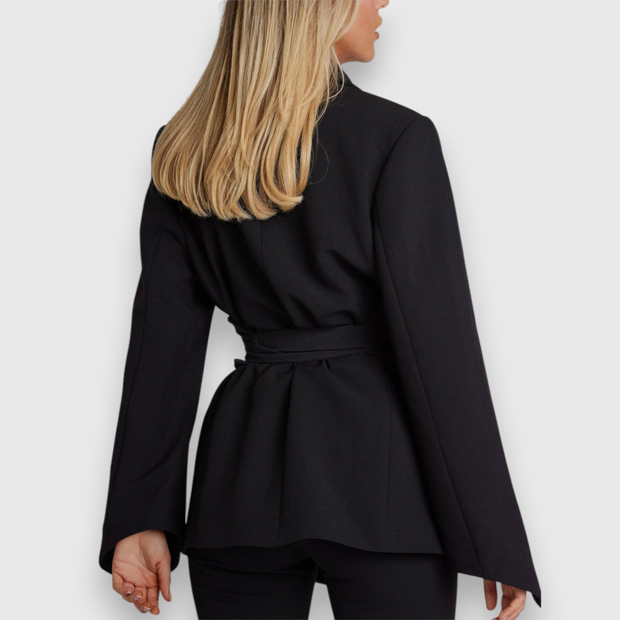 Leah – Women’s Blazer